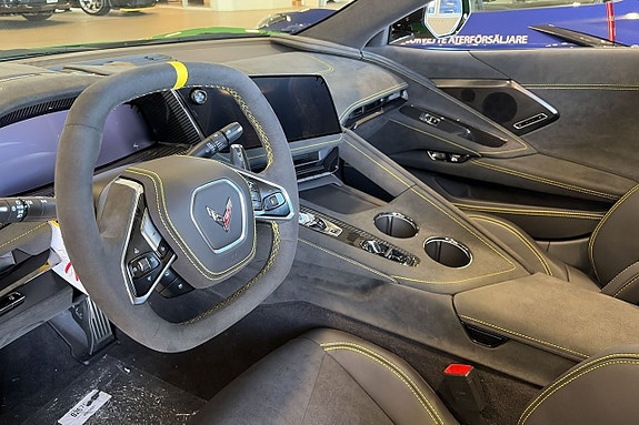 Chevrolet Corvette 10 of 18