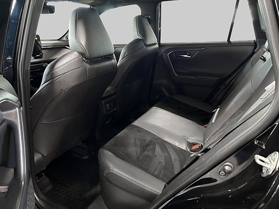 Toyota RAV4 10 of 18