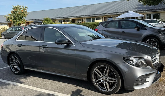 Mercedes-Benz E200 2 of 4