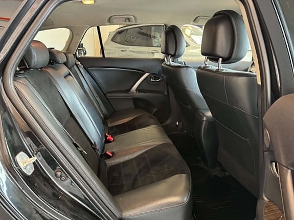 Toyota Avensis 13 of 19