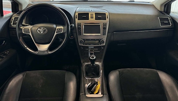 Toyota Avensis 8 of 19