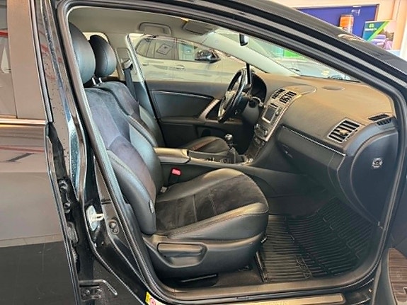 Toyota Avensis 12 of 19
