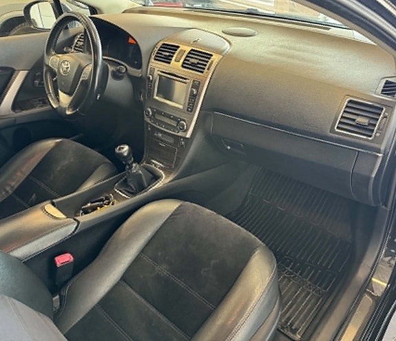 Toyota Avensis 9 of 19