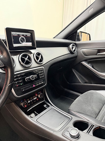 Mercedes-Benz CLA220 8 of 10