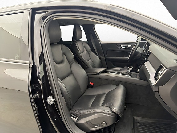 Volvo V60 Cross Country 25 of 30