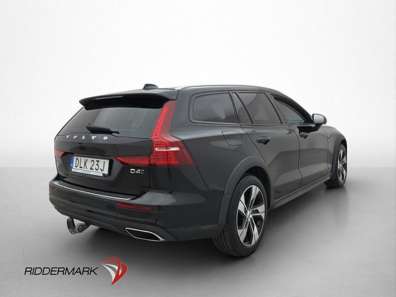 Volvo V60 Cross Country 8 of 30