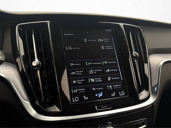 Volvo V60 Cross Country 21 of 30