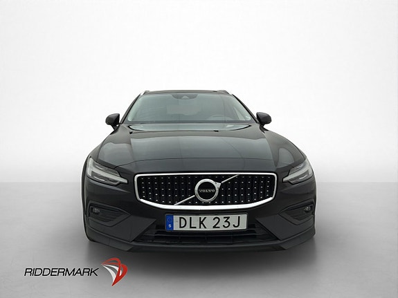Volvo V60 Cross Country 2 of 30
