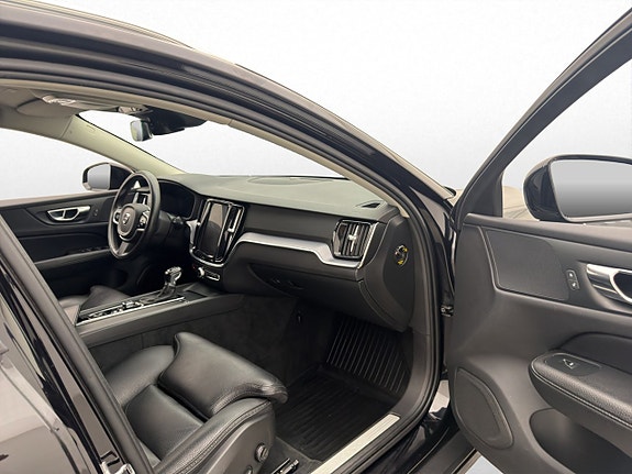 Volvo V60 Cross Country 24 of 30