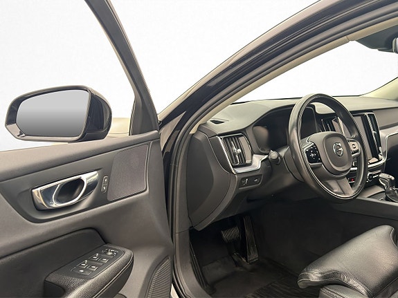 Volvo V60 Cross Country 9 of 30