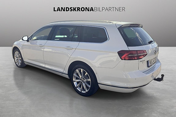 Volkswagen Passat 7 of 30