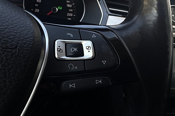 Volkswagen Passat 17 of 30