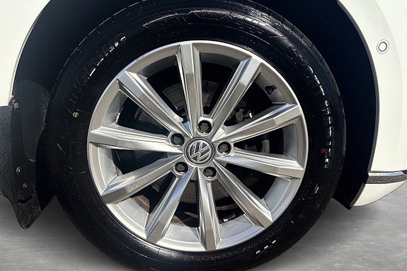Volkswagen Passat 9 of 30