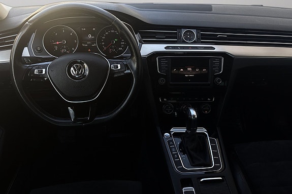Volkswagen Passat 15 of 30