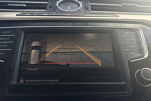 Volkswagen Passat 30 of 30