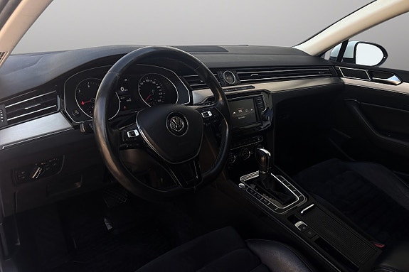 Volkswagen Passat 11 of 30