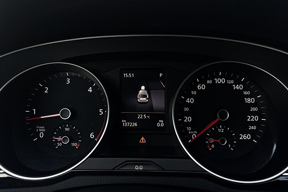 Volkswagen Passat 19 of 30