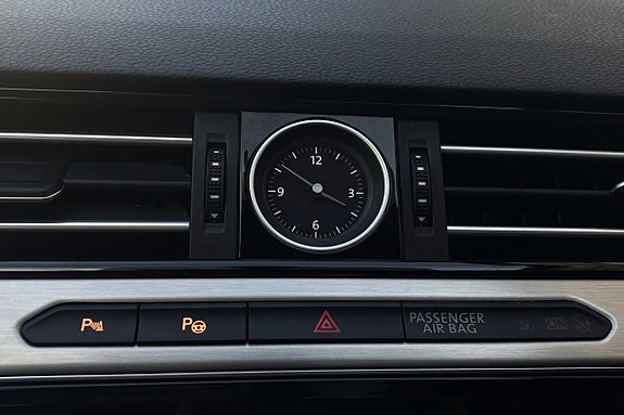 Volkswagen Passat 18 of 30
