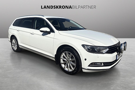 Volkswagen Passat 3 of 30