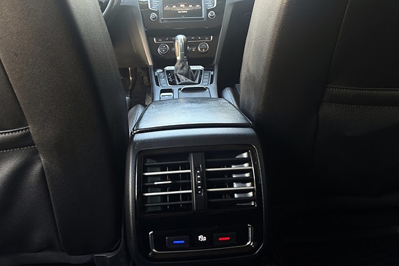 Volkswagen Passat 13 of 30