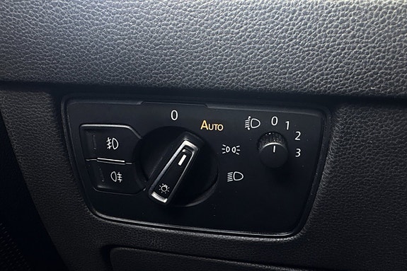 Volkswagen Passat 28 of 30