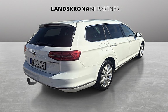 Volkswagen Passat 5 of 30