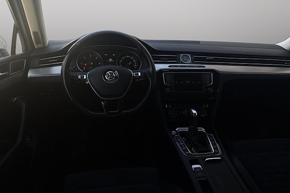 Volkswagen Passat 14 of 30