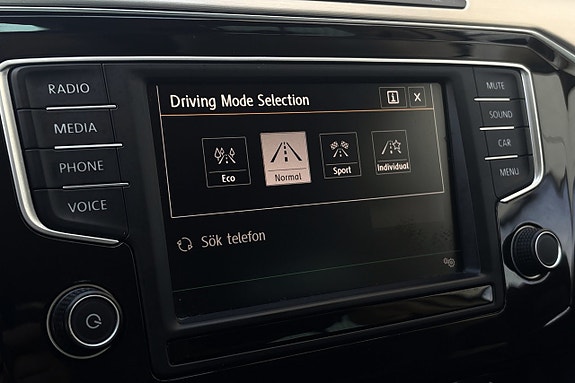 Volkswagen Passat 22 of 30