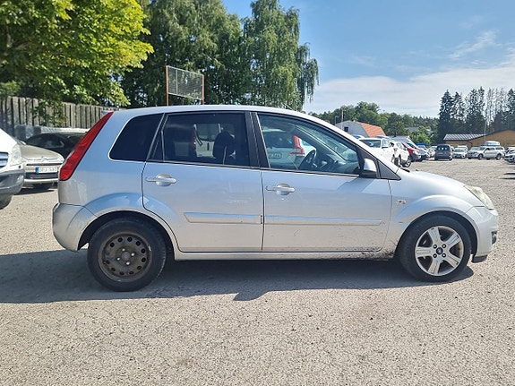 Ford Fiesta 5 of 11