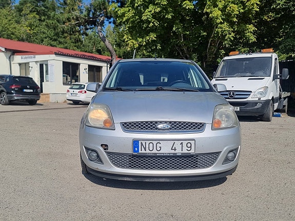 Ford Fiesta 2 of 11