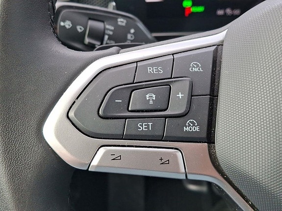 Volkswagen Passat 17 of 23