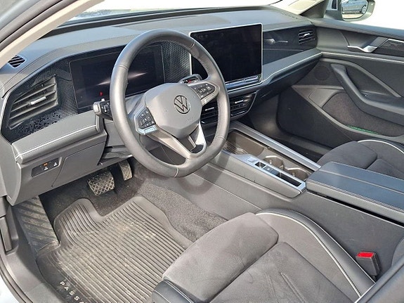 Volkswagen Passat 10 of 23
