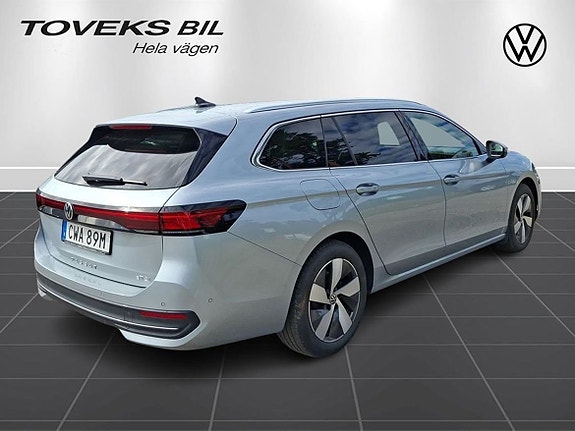 Volkswagen Passat 3 of 23
