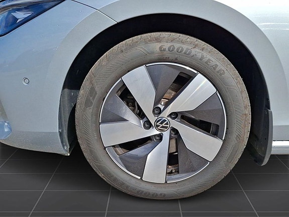 Volkswagen Passat 9 of 23