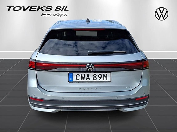 Volkswagen Passat 4 of 23