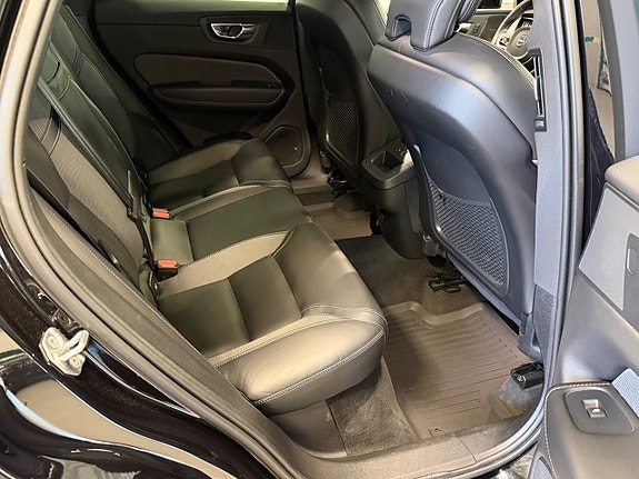Volvo XC60 7 of 10