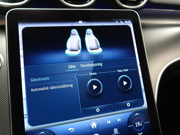 Mercedes-Benz C300 28 of 30