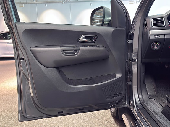 Volkswagen Amarok 8 of 23