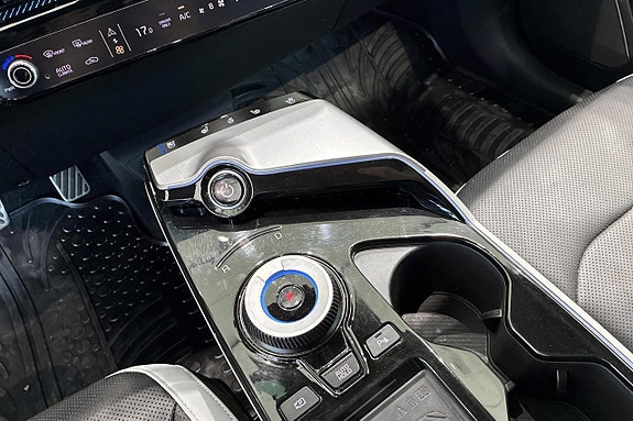 Kia EV6 14 of 28