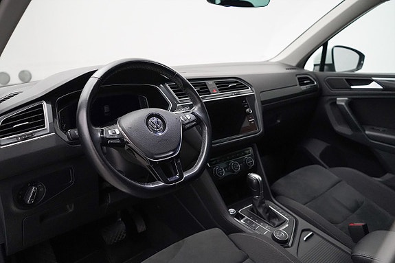 Volkswagen Tiguan 5 of 23
