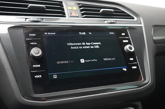 Volkswagen Tiguan 12 of 23