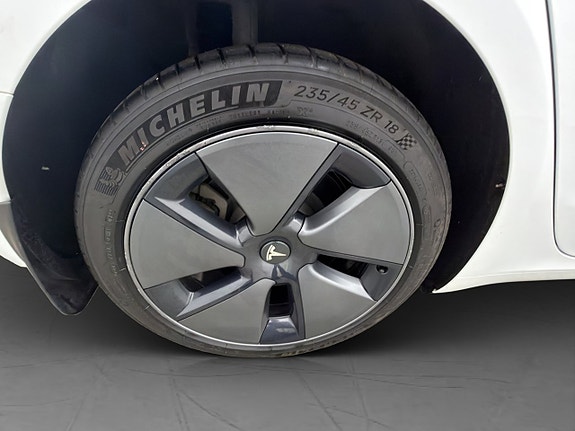 Tesla Model 3 29 of 30