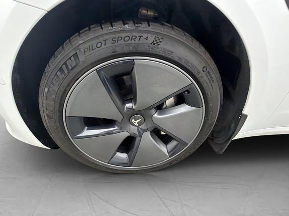 Tesla Model 3 27 of 30