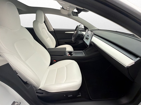 Tesla Model 3 11 of 30
