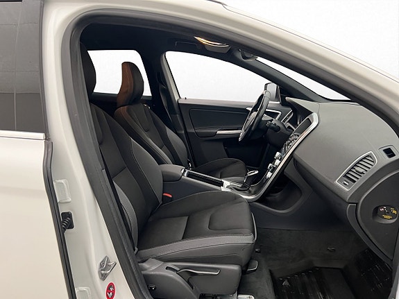 Volvo XC60 10 of 27