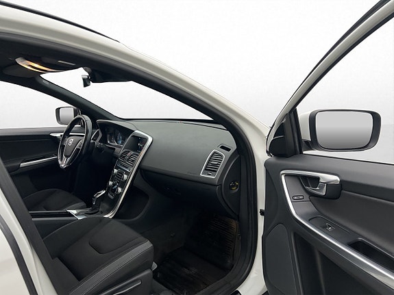 Volvo XC60 11 of 27