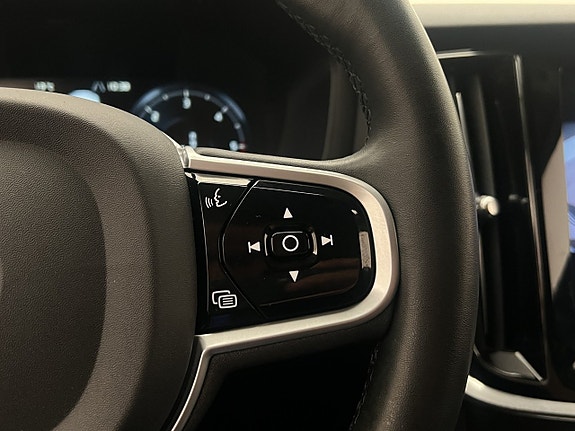 Volvo V60 Cross Country 24 of 30