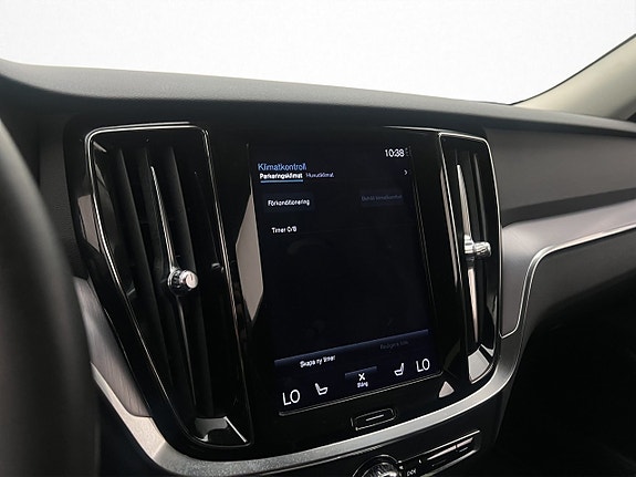Volvo V60 Cross Country 17 of 30