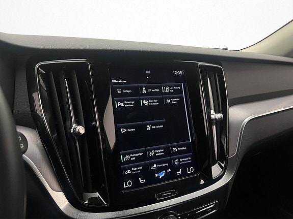 Volvo V60 Cross Country 20 of 30