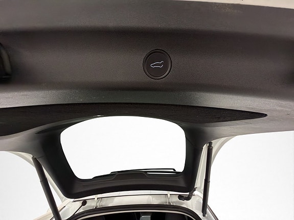 Tesla Model Y 11 of 30